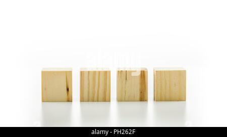 Quattro vuoto cubetti in legno o i blocchi allineati in fila su una superficie bianca riflettente con copyspace per il tuo testo, lettere o numeri. Foto Stock