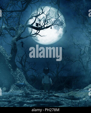 Ragazzo passeggiare da soli di notte sotto la luce della luna,boy perso nella foresta infestata,3D rendering per la copertina del libro o illustrazione del libro Foto Stock