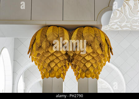 Ornamento di capitale su pilastri a Sheikh Zayed Grande Moschea, Abu Dhabi U.A.E. Foto Stock