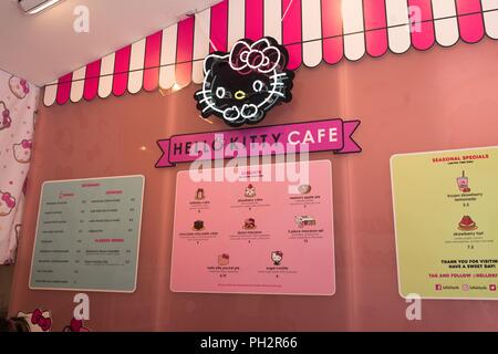 Interno del Hello Kitty Cafe, aperto recentemente cafe azionato dalla società giapponese Sanrio, sulla fila di Santana nella Silicon Valley, San Jose, California, 18 luglio 2018. () Foto Stock