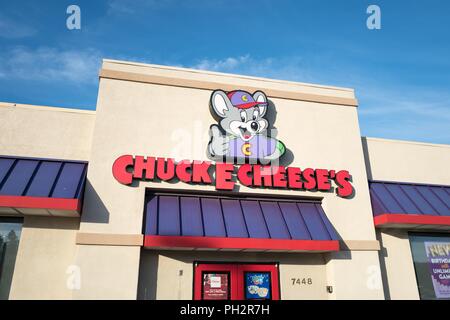 Logo e segno sulla facciata del mandrino e del formaggio per bambini azienda attività a Dublino, California, 23 luglio, 2018. () Foto Stock