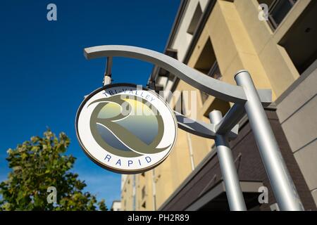 Close-up di firmare per la tri Valley rapida fermata di autobus di Dublino, California, 23 luglio, 2018. () Foto Stock