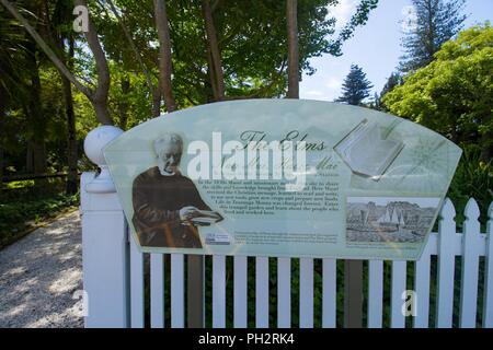 Ingresso di gate degli Olmi House, il Te Papa Casa di Missione, Tauranga, Isola del nord, Nuova Zelanda, 30 ottobre 2017. () Foto Stock