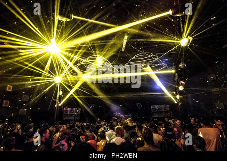 Danimarca Copenhagen - Agosto 11, 2018.L'atmosfera è stupefacente fra il concerto folle sulla pista da ballo durante l'electronic music festival STRØM Festival 2018 a Copenaghen. (Photo credit: Gonzales foto - Flemming Bo Jensen). Foto Stock