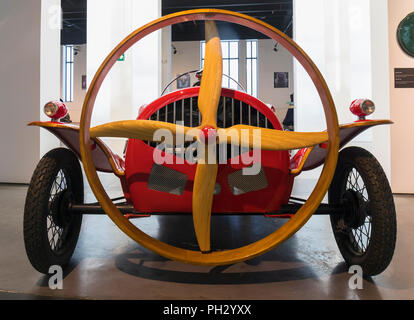 Museo Automovilistico y de la moda, Malaga, provincia di Malaga, Spagna. Automobile e il Museo della Moda. Prototipo di elica azionata Helicron 2, bui Foto Stock