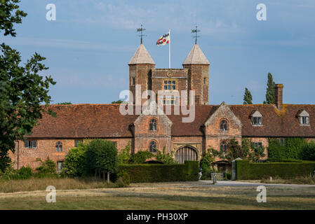 Il castello di Sissinghurst e giardini Foto Stock