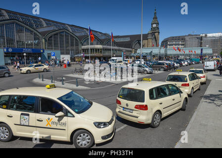 Taxi, Hauptbahnhof, Hachmannplatz, Kirchenallee, Amburgo, Deutschland Foto Stock