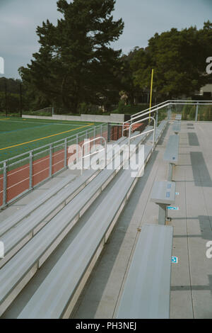 Alta scuola Campo Sportivo Bleachers Lacrosse Soccer Foto Stock