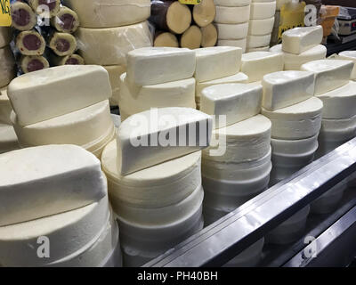 Canastra artigianale del formaggio e formaggio Minas Foto Stock