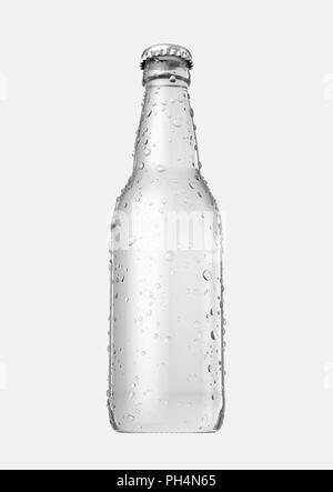 Un vetro trasparente bottiglia di birra con gocce di condensa su un isolato bianco di sfondo per studio - 3D render Foto Stock