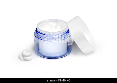 Contenitore del viso idratante crema su sfondo bianco. Moda donna ancora in vita. Pop Femminile cose, medicina e cosmetica tema Foto Stock