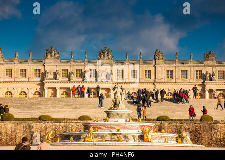 Il Palazzo di Versailles in un gelido inverno giorno appena prima della primavera Foto Stock