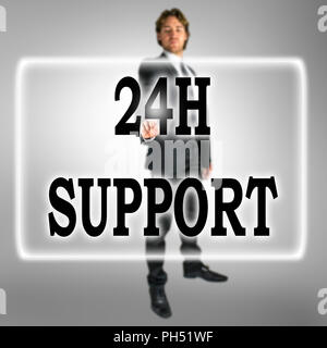 24h testo supporto su una interfaccia virtuale in internet un pulsante di navigazione con un imprenditore di raggiungere la sua mano da dietro a attivo del touchscree Foto Stock