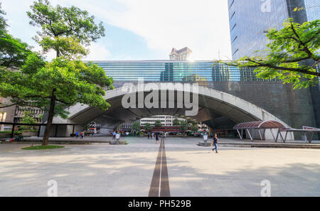 Makati, Filippine - 30 Luglio 2018: Ayala Triangle Gardens Foto Stock