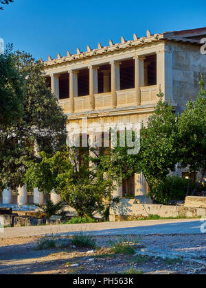 Facciata principale della Stoa di Attalos edificio all'Antica Agorà di Atene. Regione Attica, Grecia. Foto Stock