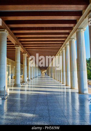 Portico di Stoa di Attalos edificio sulla Antica Agorà di Atene. Regione Attica, Grecia. Foto Stock