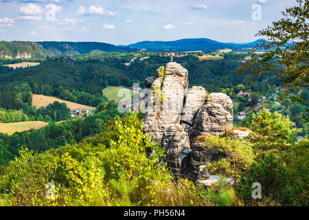 Montagne di roccia arenaria dell'Elba è parte della Svizzera Sassone parco nazionale in Germania Foto Stock