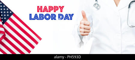 Felice giornata di lavoro. Stati Uniti bandiera. Medico mostrando pollice in alto su sfondo bianco Foto Stock