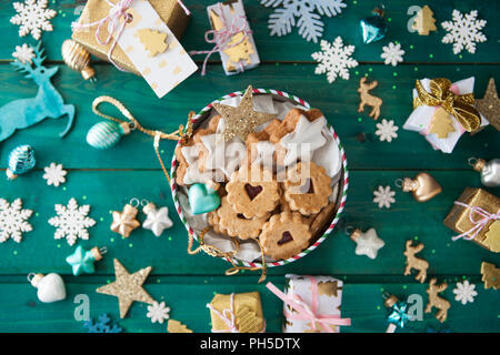 Piccolo vasetto di cookie e di natale decorrations Foto Stock