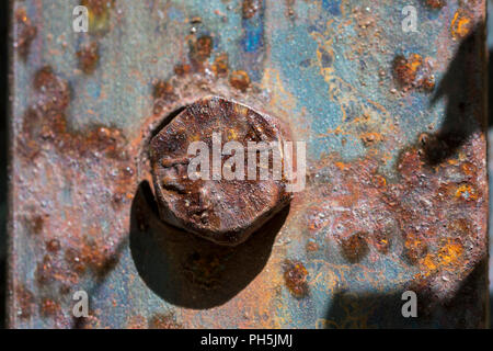 Elementi urbani, arrugginendo metallo Foto Stock