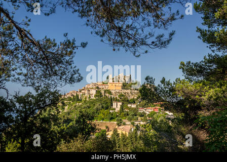 Vista della collina del villaggio di Eze sulla Costa Azzurra Foto Stock