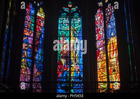 Le finestre di vetro macchiate da Jacques Villon nella Cattedrale gotica di Santo Stefano di Metz / Cathédrale Saint-Étienne de Metz, Moselle, Lorena, Francia Foto Stock