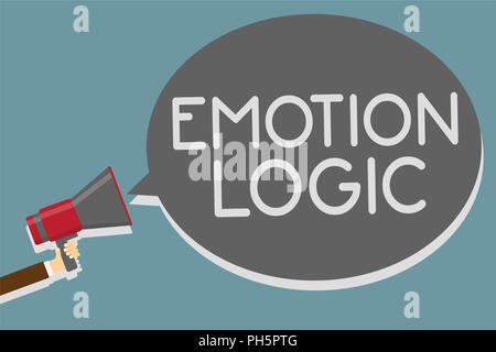 La scrittura della nota mostra emozione logica. Business photo presentazione di cuore o cervello anima o Intelligence confusione pari equilibrio uomo azienda megafono altop Foto Stock