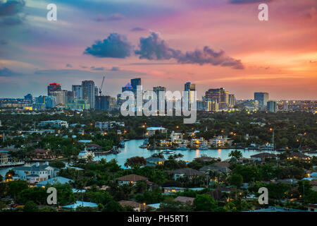 Fort Lauderdale, Florida, Stati Uniti d'America Intracoastal Skyline di Sunrise. Foto Stock