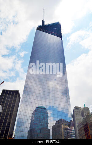 NEW YORK CITY - 17 giugno: One World Trade Center (precedentemente chiamato libertà Torre) in fase di costruzione il 17 giugno 2012 a New York, New York. Foto Stock