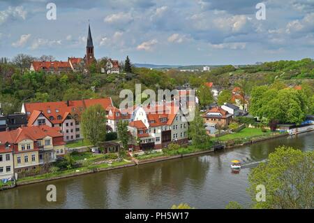 Vista sul fiume Saale e parti di Halle an der Saale, in Sassonia. Germania Foto Stock