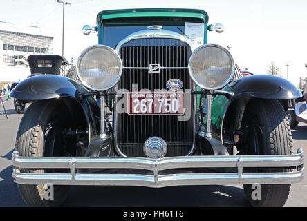 CONCORD, NC - Aprile 8, 2017: UN 1930 Buick automobile sul display in Pennzoil AutoFair classic car show tenutosi a Charlotte Motor Speedway. Foto Stock