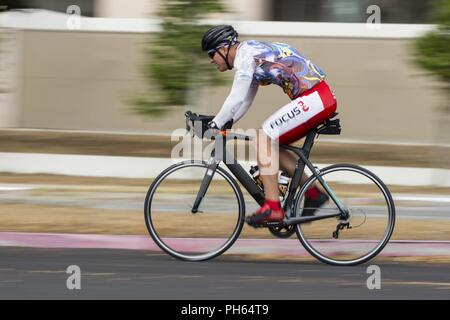 Stati Uniti Marine Corps Staff Sgt. James Dunaway, unità di fanteria leader, guerriero ferito Battalion-West, treni per una futura concorrenza al Marine Corps base Camp Pendleton, California, 26 giugno 2018. Dunaway è programmato per competere nel 2018 Invictus giochi che si terrà a Sydney, in Australia, in ottobre 2018. Foto Stock