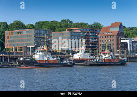 Schleppschiffe, Neue Schlepperbruecke, Neumuehlen, Amburgo, Deutschland Foto Stock