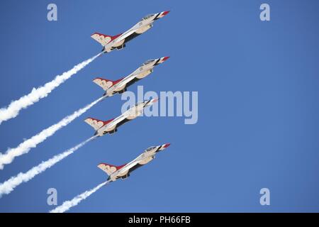 Il USAF Thunderbirds arrivati 20 Giugno presso Hill Air Force Base per i guerrieri più Wasatch aria e spazio Show tenutosi 23-24 giugno. Foto Stock