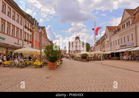 Speyer, Renania-Palatinato, Germania - Luglio 6, 2018: Biew di Main Street a Speyer. Foto Stock