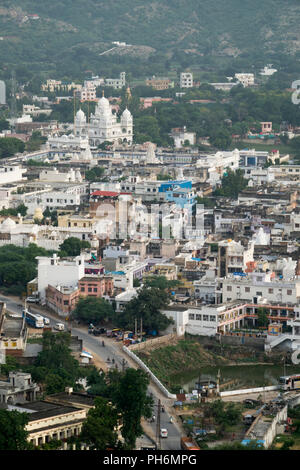 Angolo di alta vista del quartiere di Pushkar, Rajasthan, India Foto Stock