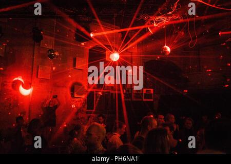 Danimarca Copenhagen - Agosto 11, 2018.L'atmosfera è stupefacente fra il concerto folle sulla pista da ballo durante l'electronic music festival STRØM Festival 2018 a Copenaghen. (Photo credit: Gonzales foto - Malthe Ivarsson). Foto Stock