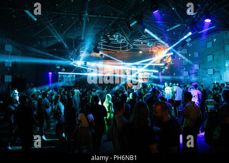Danimarca Copenhagen - Agosto 11, 2018.L'atmosfera è stupefacente fra il concerto folle sulla pista da ballo durante l'electronic music festival STRØM Festival 2018 a Copenaghen. (Photo credit: Gonzales foto - Malthe Ivarsson). Foto Stock