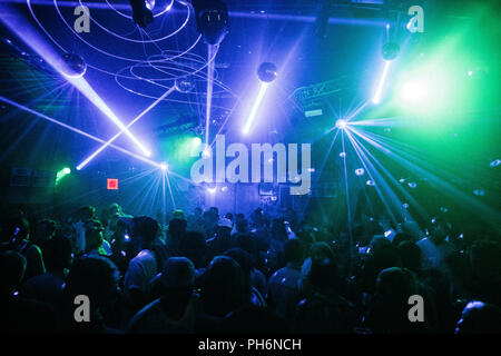 Danimarca Copenhagen - Agosto 11, 2018.L'atmosfera è stupefacente fra il concerto folle sulla pista da ballo durante l'electronic music festival STRØM Festival 2018 a Copenaghen. (Photo credit: Gonzales foto - Malthe Ivarsson). Foto Stock
