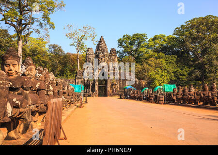 Porta di Angkor Thom in Cambogia Foto Stock