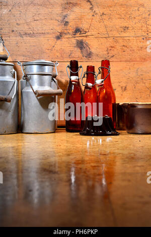 Junk bricco per latte porcellanato pots Foto Stock