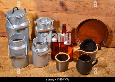 Junk bricco per latte porcellanato pots Foto Stock