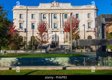 SANTANDER, Spagna - 31 ottobre 2013. Banca di Spagna è un edificio situato a Santander (Cantabria). Santander su ottobre 31, 2013 Foto Stock