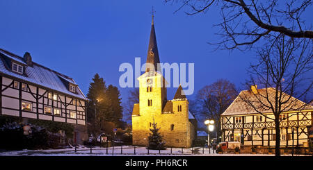 Villaggio chiesa del villaggio storico Wengern, Wetter Foto Stock