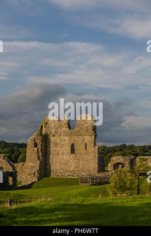 Ogmore Castle a Ogmore dal mare Vale of Glamorgan Galles del Sud Foto Stock