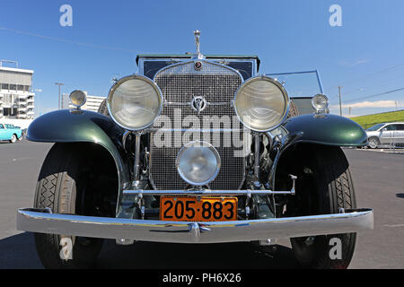 CONCORD, NC - Aprile 8, 2017: UN 1931 Cadillac automobile sul display in Pennzoil AutoFair classic car show tenutosi a Charlotte Motor Speedway. Foto Stock