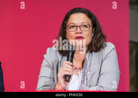 Andrea Nahles parlando a Willy Brandt House nel mese di agosto 2017 Foto Stock