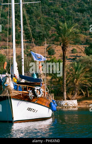 AJAXNETPHOTO. GOCEK, Turchia. - Vacanze idilliaco; un caicco ormeggiato nella baia. Foto:JONATHAN EASTLAND/AJAX REF:3071 Foto Stock