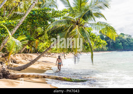 Una tipica vista in Punta uva in Costa Rica Foto Stock