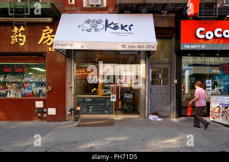 Keki torte moderne, 79 Mott St, New York, NY. esterno alla vetrina di un Taiwanese cheesecake rimbalzanti panetteria di Manhattan a Chinatown Foto Stock